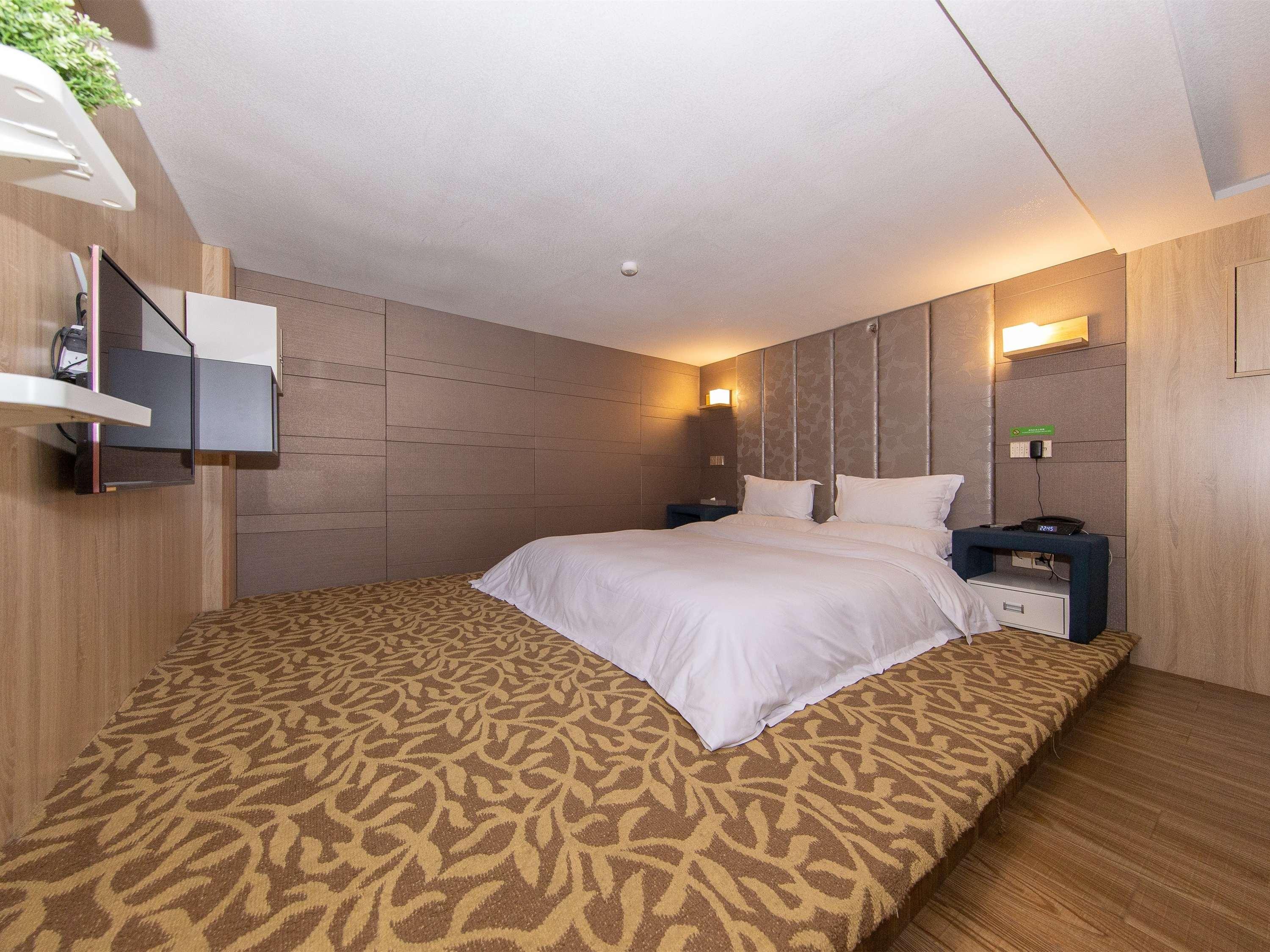 Ibis Styles Nantong Development Zone Shimao Plaza Hotel Екстериор снимка